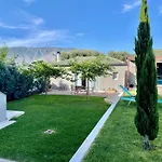 بيت للعطل Pool